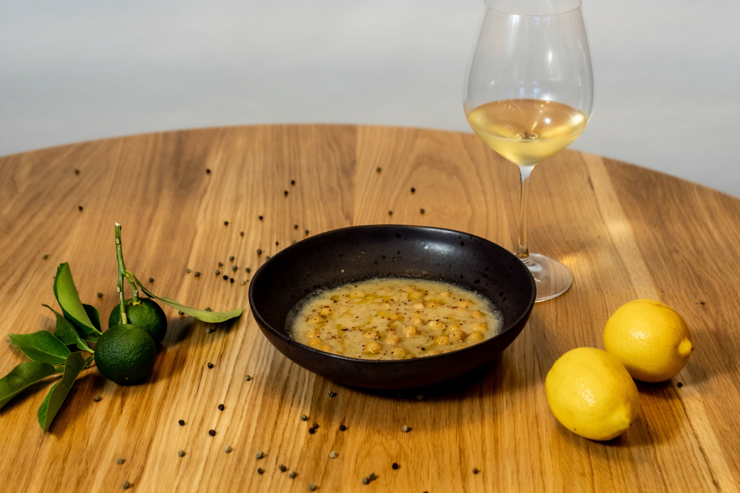 Chickpeas in lemon sauce with a glass of Thrapsathiri P.G.I. Crete