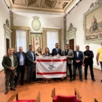 Αντιπροσωπεία φορέων της Κρήτης επισκέφτηκε πρόσφατα την Τοσκάνη, μετά από πρόσκληση του Δήμου Montescudaio και στο πλαίσιο εκδηλώσεων που διοργανώνει για τον οινοτουρισμό.